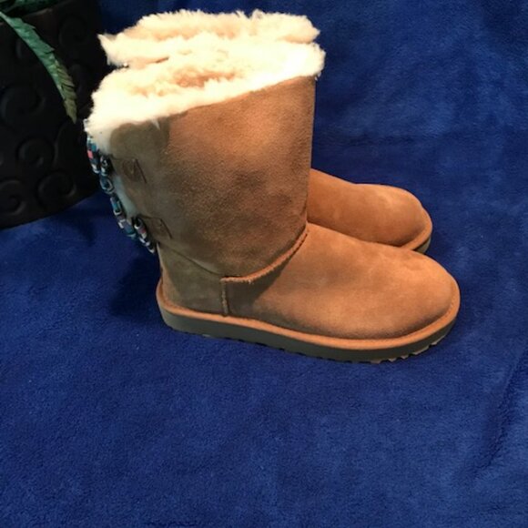 UGG Short W/Bailey Bow Checkered Size 6 🎀 - Picture 3 of 8